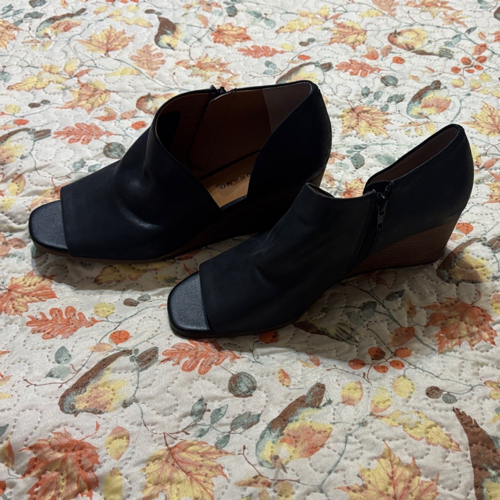 Lucky Brand Black Peep-Toe Wedges